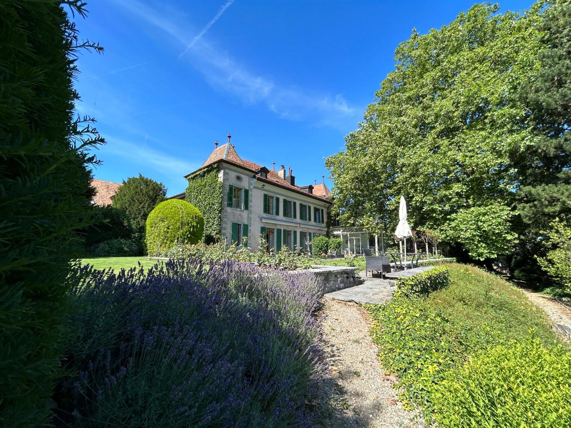 Le Chateau Lavigny Buitenkant foto